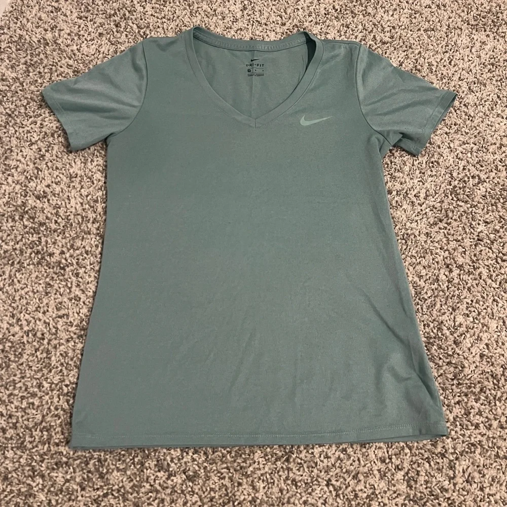 4 (four) size M Nike dri-fit tshirts - Picture 2 of 9